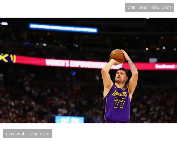东契奇篮板数据达到两位数 湖人后卫全面性不容忽视